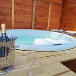 Le Nid Des Garrigues Avec Jacuzzi Prive Alpstuga *