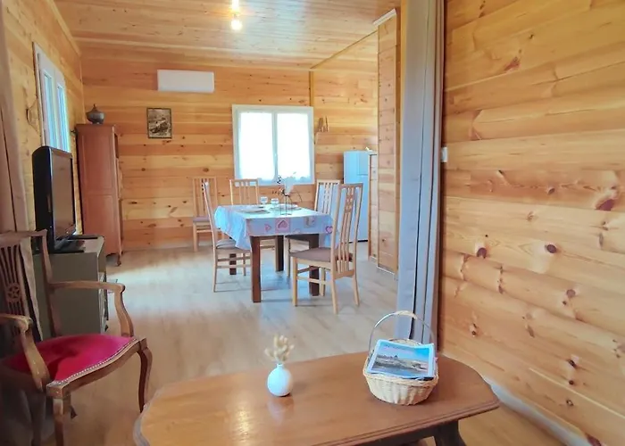 Chalet Le Nid Des Garrigues Avec Jacuzzi Prive *